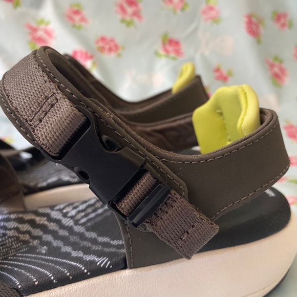 Clarks Cloudsteppers Olive Green Gray Sandal - Picture 8 of 10